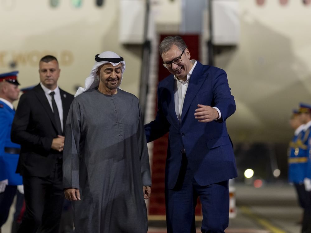 رئيس الدولة يصل بلغراد في زيارة عمل..والرئيس الصربي في مقدمة مستقبليه
