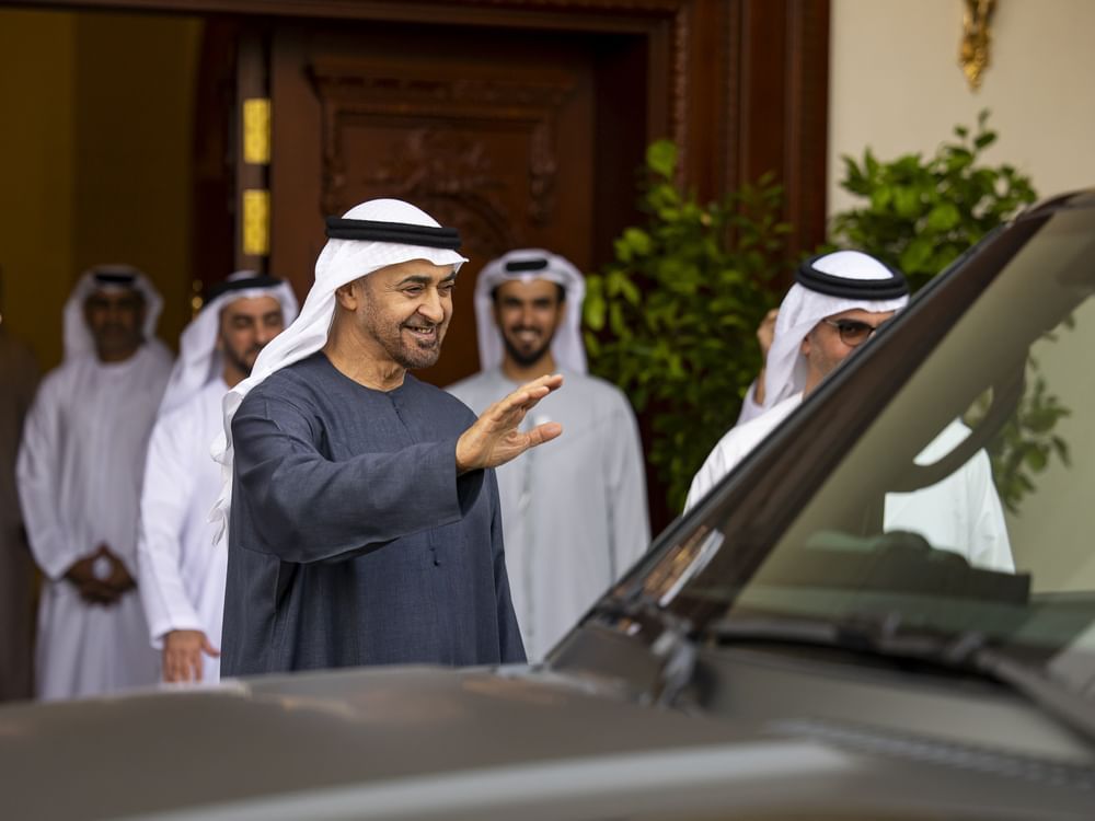 رئيس الدولة يستقبل محمد بن راشد