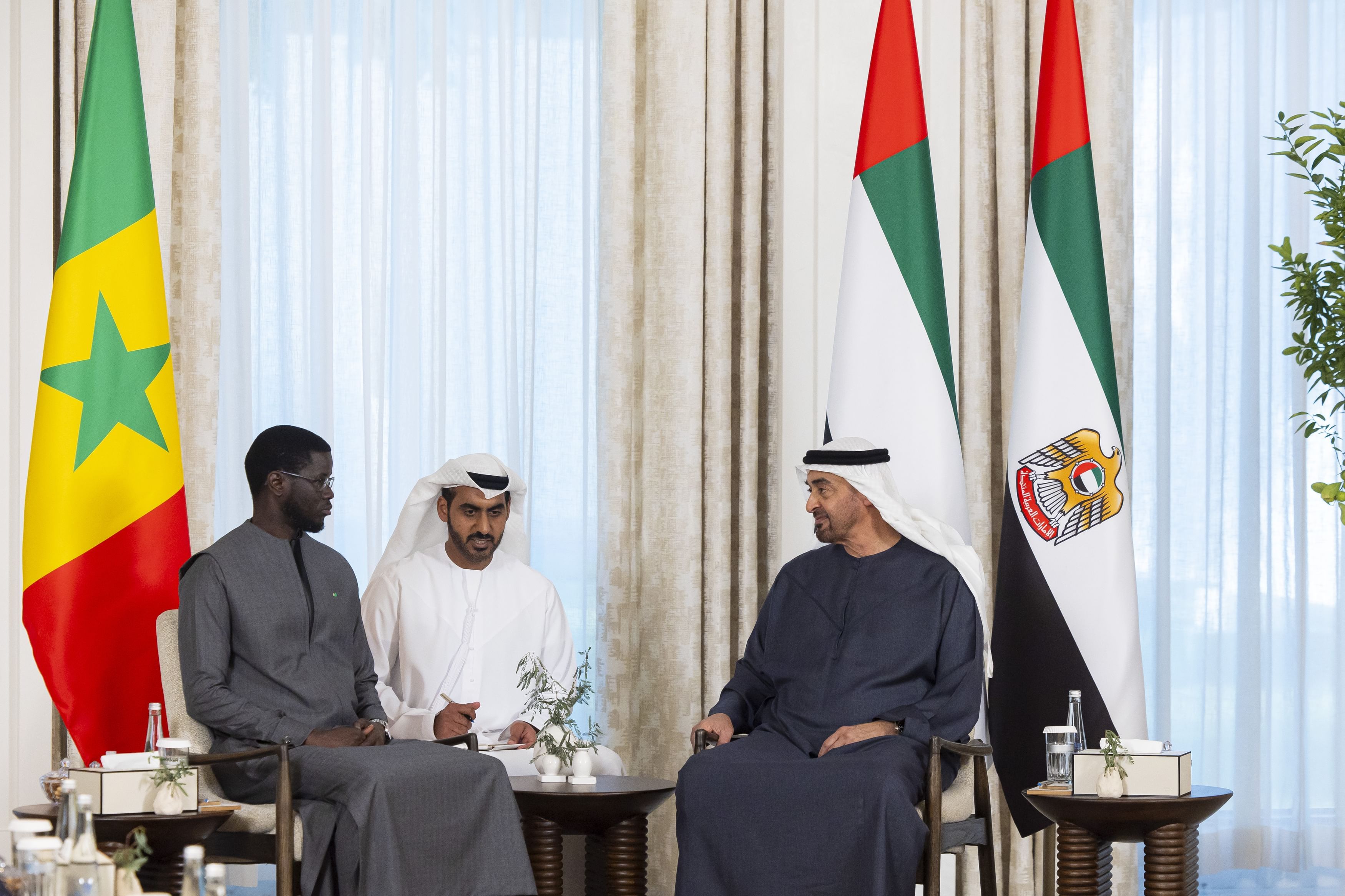 رئيس الدولة والرئيس السنغالي يبحثان علاقات التعاون بين البلدين